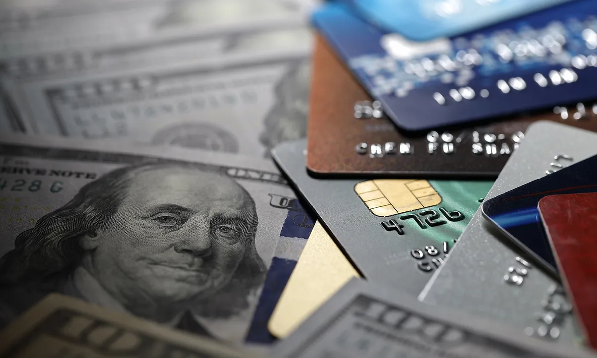 Právní dokumenty Smlouva o půjčce bez úroků s perem a razítkem banky